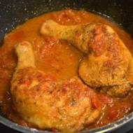 Udka kurczaka z kminek rzymskim, duszone w pomidorach
