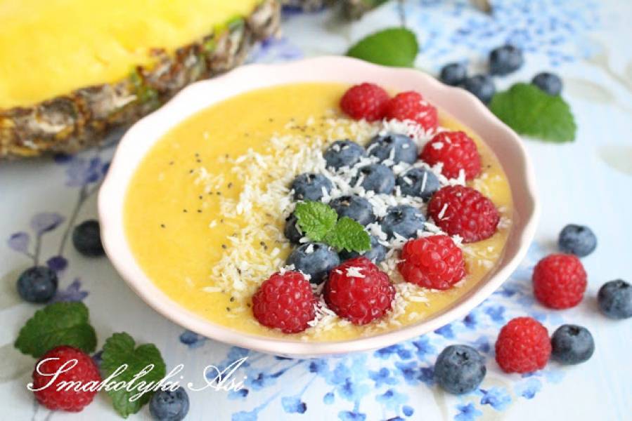 Ananasowe smoothie bowl