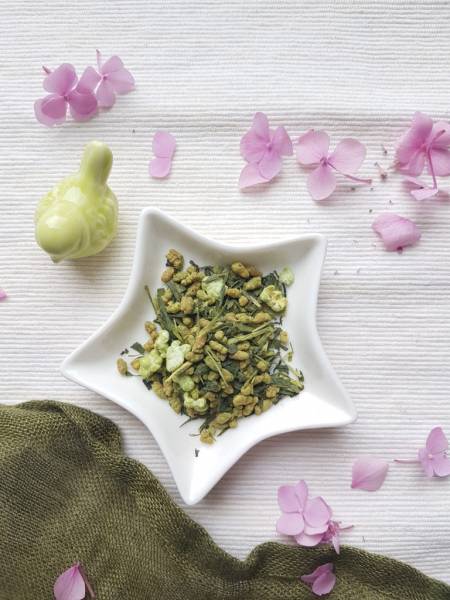 „Lato herbatą pachnące” – japońska herbata zielona z prażonym ryżem