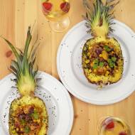 Aromatyczny kurczak w ananasie, czyli pomysł na lekką, romantyczną kolację