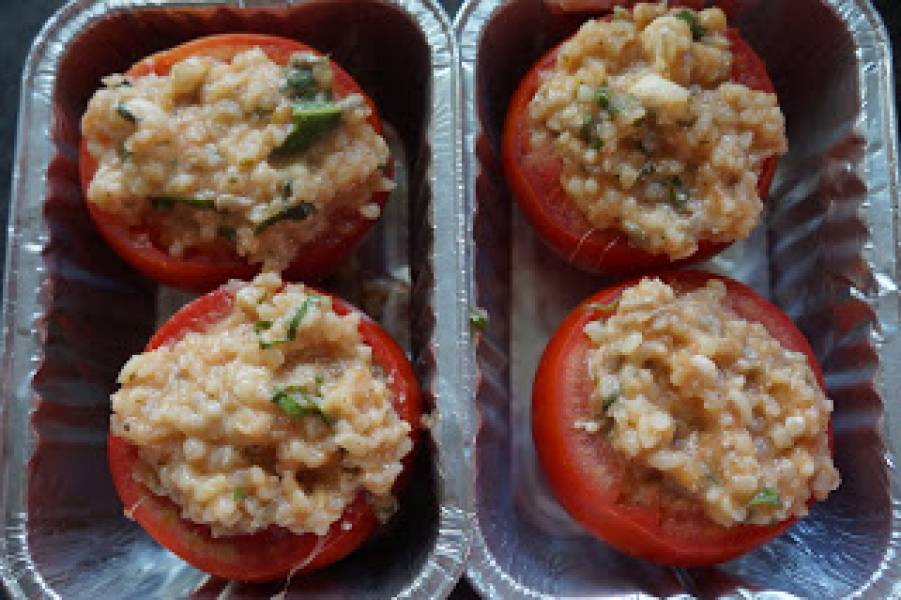 Faszerowane pomidory idealne na grilla lub do piekarnika