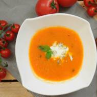 Zupa krem ze świeżych pomidorów z bazylią i serem gorgonzola