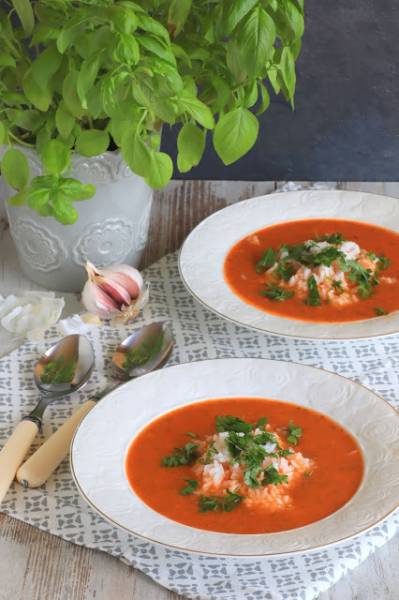 Zupa pomidorowo-bazyliowa z ryżem