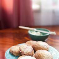 Kruche, kokosowe ciastka z jeżynami i malinami