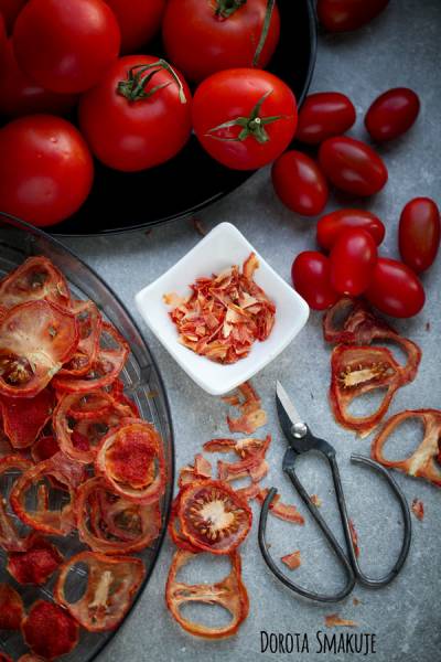 Domowe Suszone pomidory w płatkach - przepis