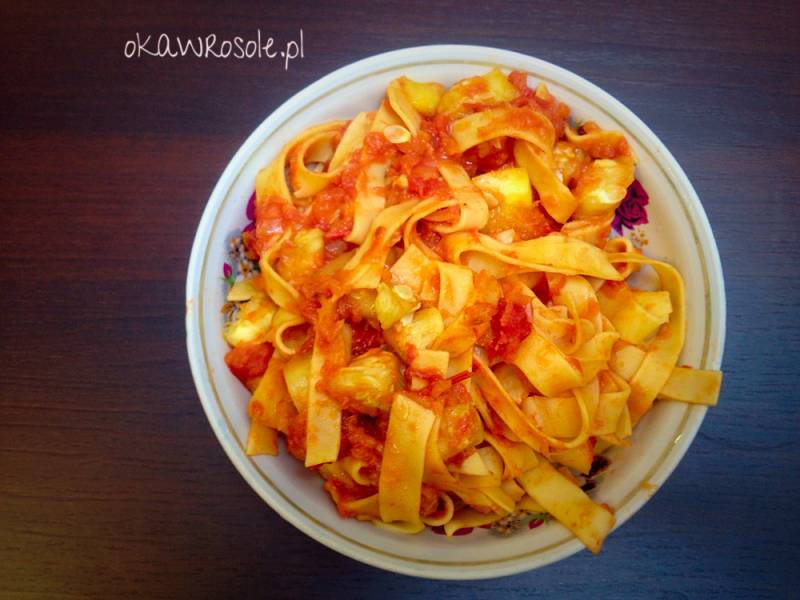 Makaron z cukinią, czosnkiem i pomidorami czyli wege obiad w kwadrans