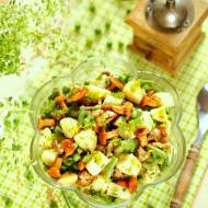 Sałatka ziemniaczana z kiszonymi kurkami i zielonymi warzywami
