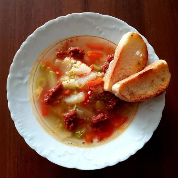 Zupa a'la minestrone z pesto pomidorowym