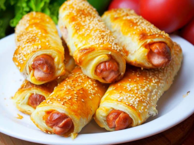 Hot dogi w cieście francuskim