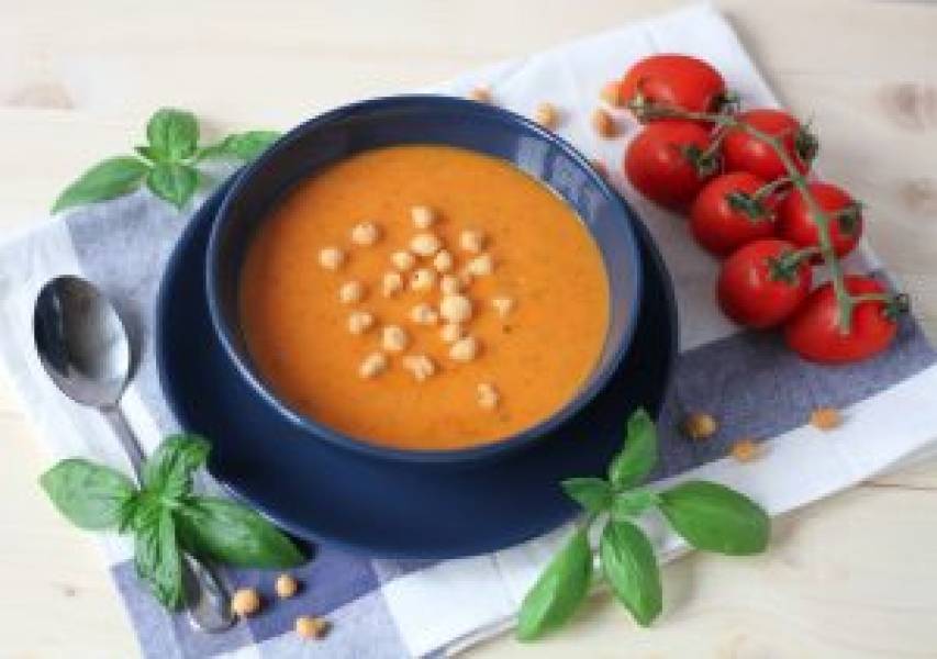 Zupa pomidorowo-cukiniowa z nutką bazylii