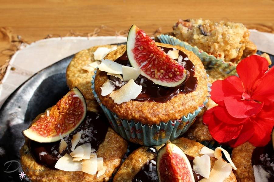 Muffiny orzechowo-kokosowe z figami i polewą czekoladową