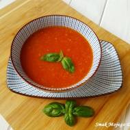 Zupa pomidorowa, zagęszczona czerwoną soczewicą
