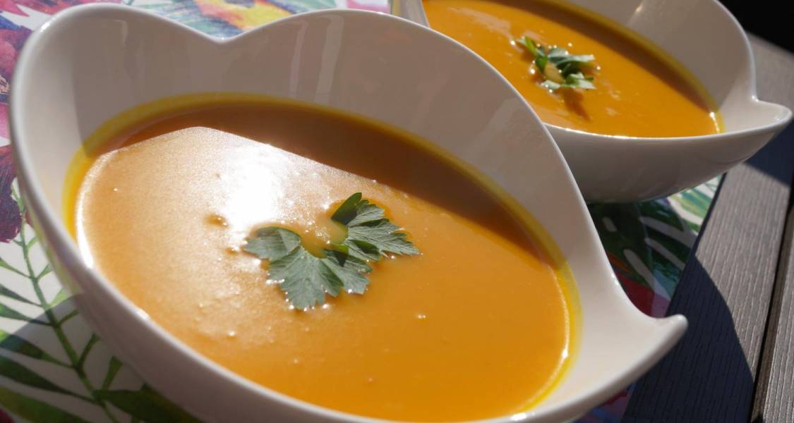 Zupa dyniowa, smażona i gotowana na woku