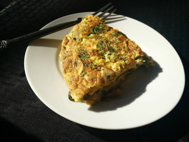 Syty omlet z kaszą gryczaną – prosty i smaczny
