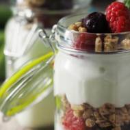 Jogurt naturalny z domową granolą