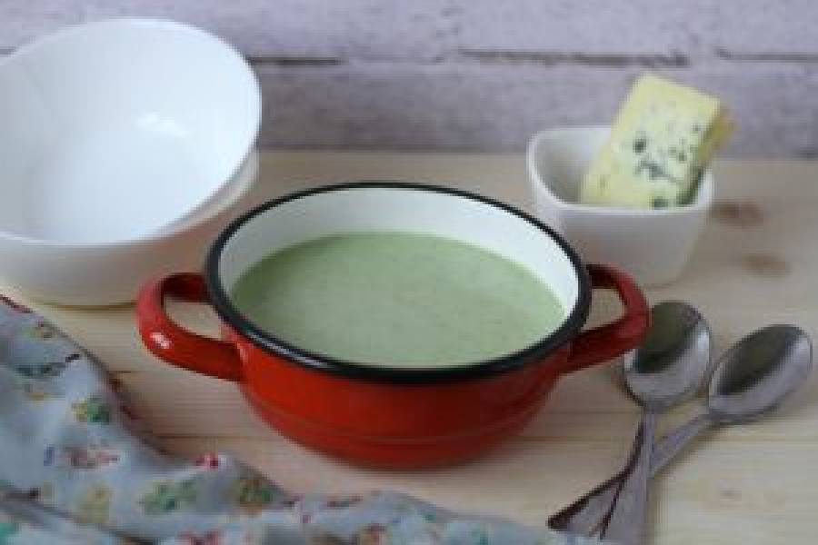 Zupa brokułowa z serem Stilton
