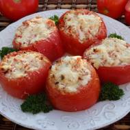 Pomidory faszerowane serkiem i papryką