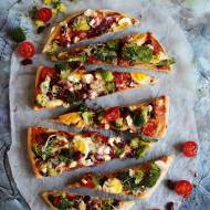 Pizza z jakami i warzywami