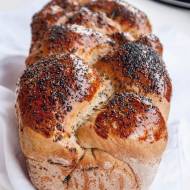 Chlebowa chałka z makiem z mąki orkiszowej