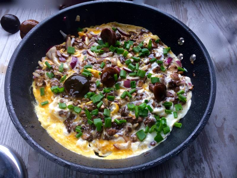 a’la omlet ze świeżymi grzybami
