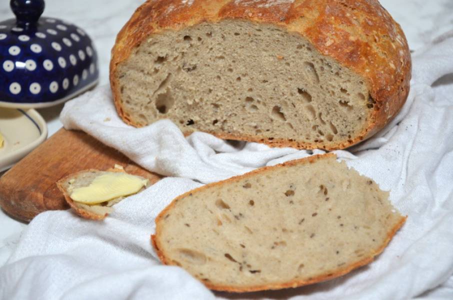 Prosty chleb pszenny na zakwasie i/lub drożdżach