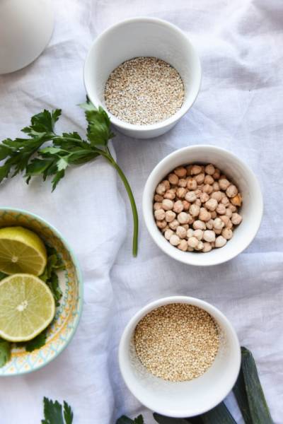 Curry dyniowe z brukselką, cukinią, quinoa, ciecierzycą i kolendrą