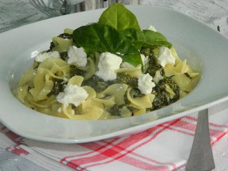 Makaron tagliatelle ze szpinakiem i serem feta