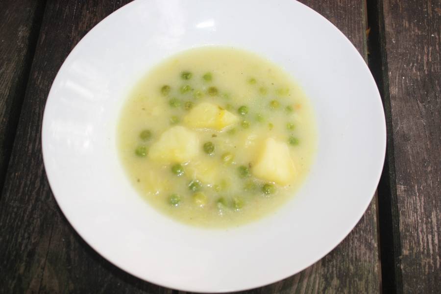Delikatna zupa drobiowa z zielonym groszkiem