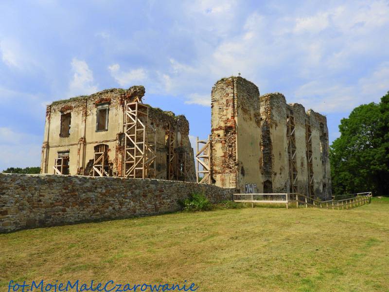 Bodzentyn - ruiny zamku królewskiego