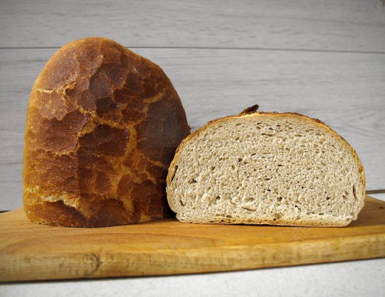 Typical Polish wheat-rye sourdough bread (recipe in English)