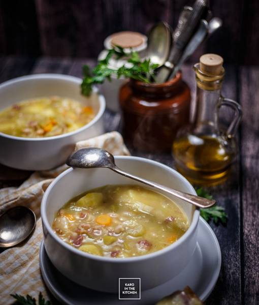 Włoska zupa jarzynowa z porem, fasolą i ziemniakami