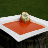 Zupa krem pomidorowo paprykowa z grzankami czosnkowymi i mozzarellą