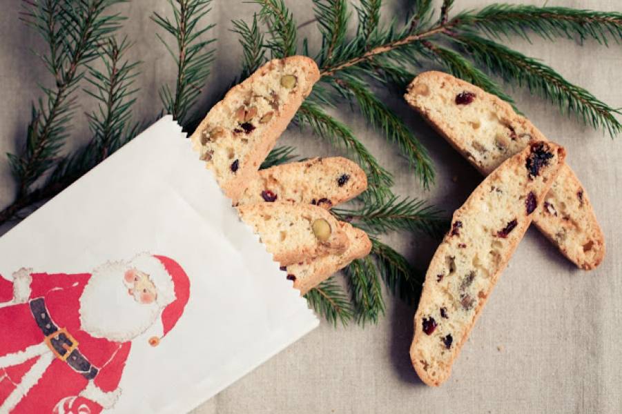 Świąteczne biscotti z żurawiną, pistacjami i skórką pomarańczy