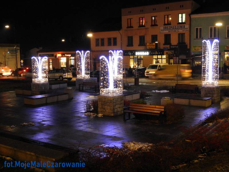 Poddębice nocą - świąteczne dekoracje