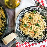 Spaghetti z czosnkiem i chili (Aglio olio)