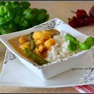 Rybne curry z krewetkami i groszkiem cukrowym