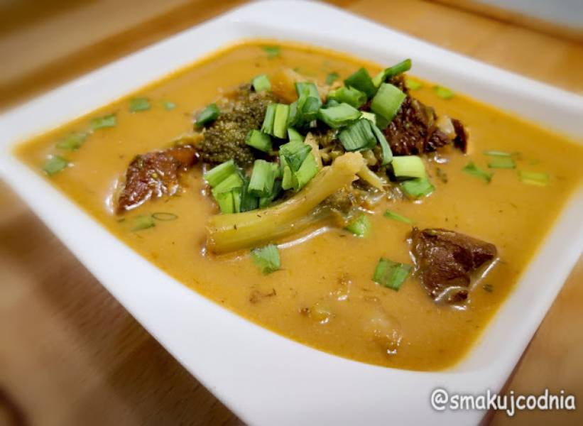 Zupa tajska z czerwonym curry