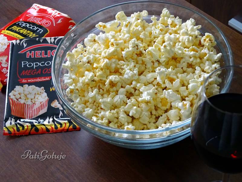 Popcorny Helio i wieczór z serialami