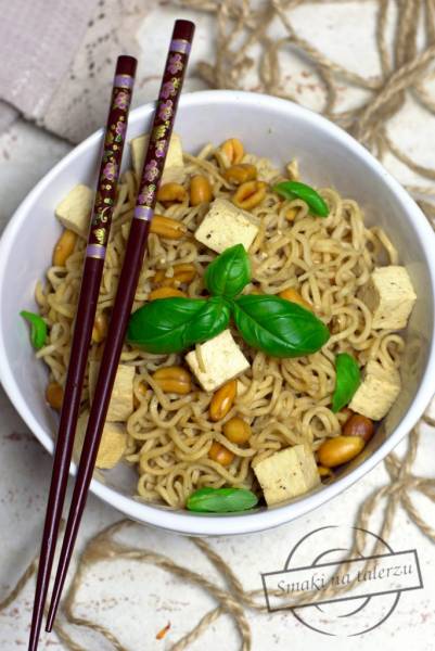 Makaron noodles z tofu