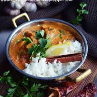 Rybne curry z pomidorami i cynamonowym ryżem