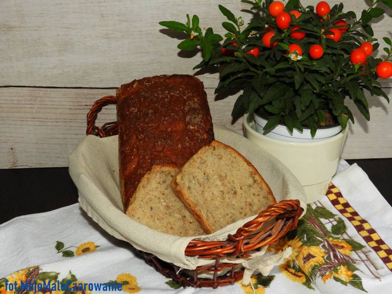 Chleb pszenno - żytni na zakwasie i drożdżach ze słonecznikiem