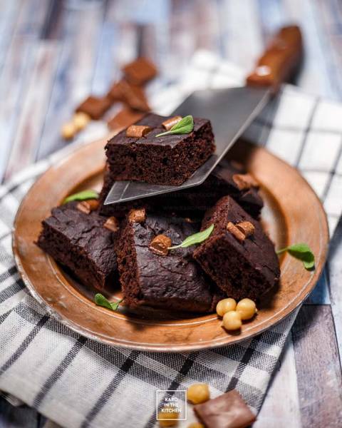 Brownie z ciecierzycy – szybkie ciasto z blendera i bez mąki!