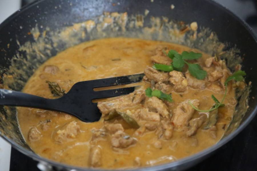 Curry z mięsem bażanta, ale może być kurczak lub indyk.