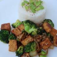 Koreańskie bulgogi z tofu i brokułów