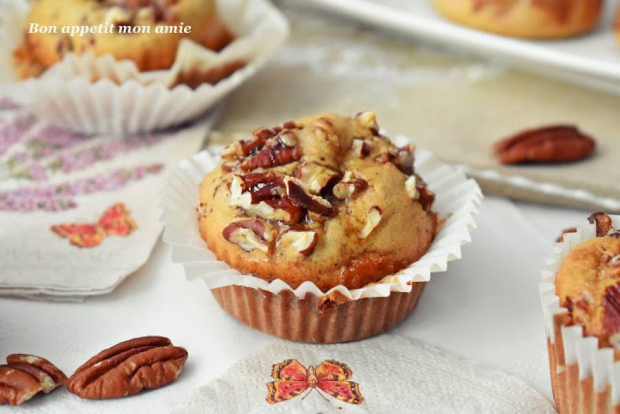 Bananowe muffiny z orzechami pekan i syropem klonowym