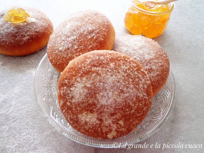 Pieczone pączki z marmoladą pomarańczową (Krapfen al forno con marmellata di arance)