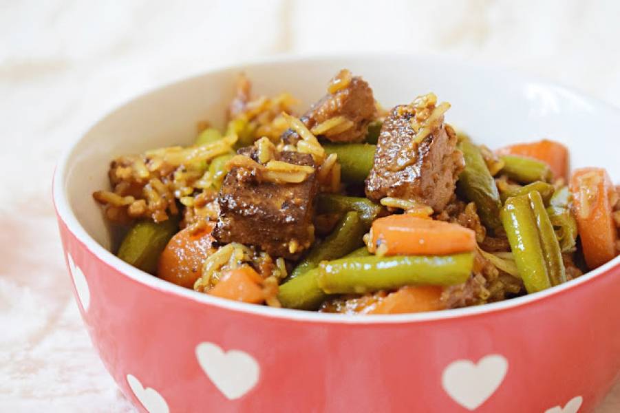 Makaron ryżowy z warzywami i tofu