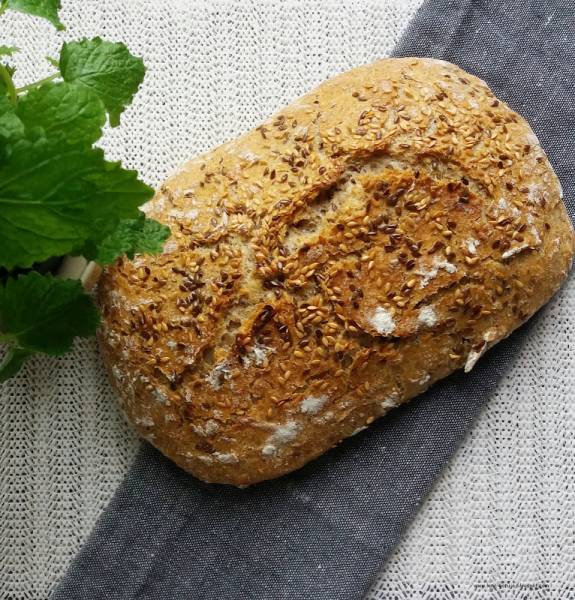 Chleb pszenno - żytni z siemieniem i lnem złocistym