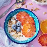Pomysł na szybkie niebanalne śniadanie: jogurt z pomarańczą