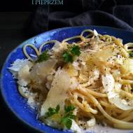Spaghetti z serem Parmigiano Reggiano i pieprzem